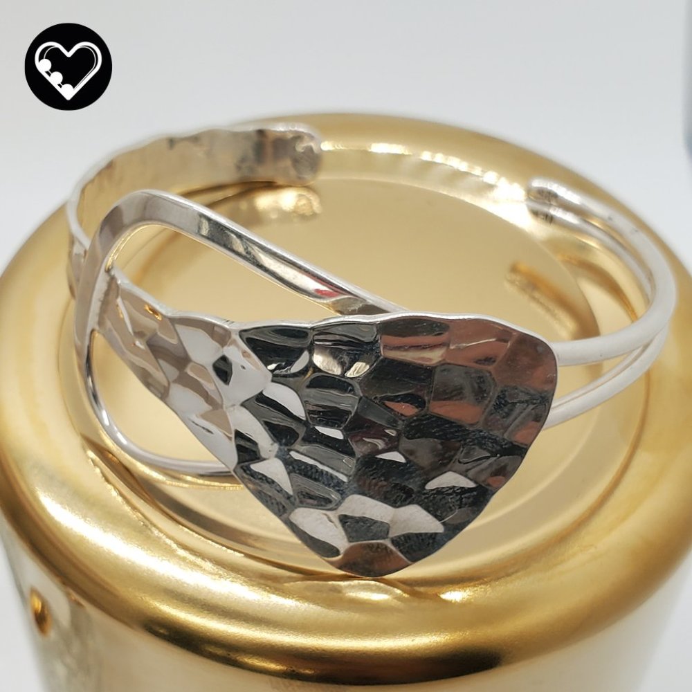 Hammered style bracelet
